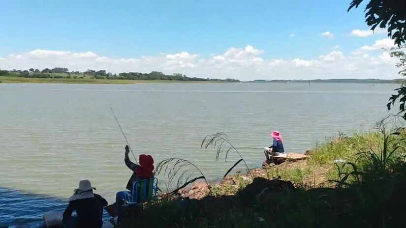 A Praia do Marinheiro, na represa de Água Vermelha, é um dos pontos mais procurados de Votuporanga