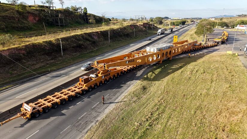 A carga é um transformador que saiu de Guarulhos, na Grande São Paulo, e será transportada pela rodovia até o porto de Itaguaí, no Rio de Janeiro.
Comunicação/Concessionária RioSP