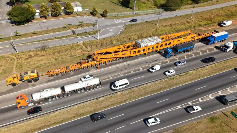 Segundo a concessionária CCR RioSP, essa é a maior carga que já passou pela rodovia.
Comunicação/Concessionária RioSP