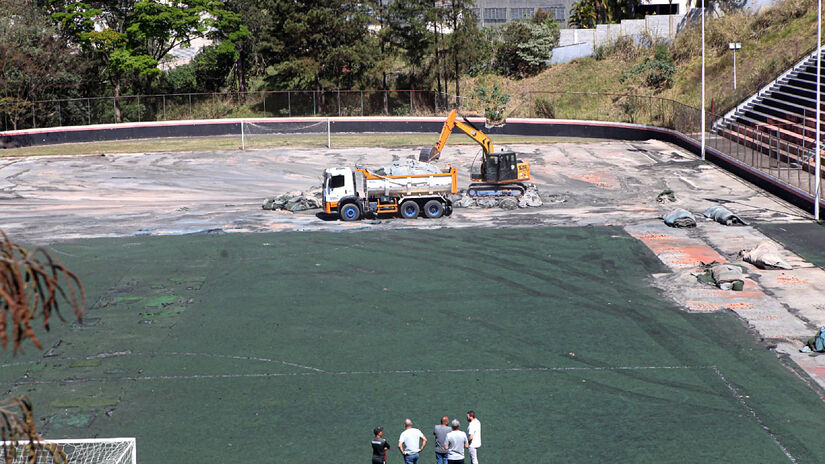 Taboão da Serra inicia reforma do estádio José Ferez para receber jogos oficiais, na Grande São Paulo. 