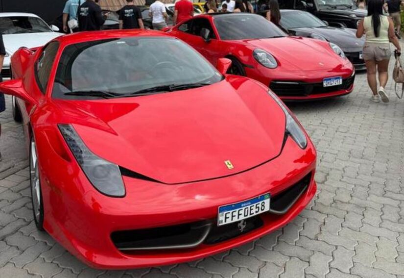 Preços para pilotar variam de R$ 349 no Camaro até R$ 1.099 na Ferrari, com a opção de pagar parcelado no cartão de crédito / Divulgação