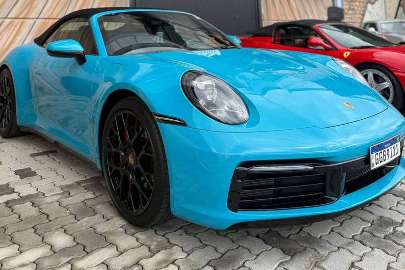 Museu do Carro oferece a 'Volta dos Sonhos', passeio no qual os visitantes podem pilotar ou ser co-pilotos de supercarros por um trajeto de 10 quilômetros / Divulgação