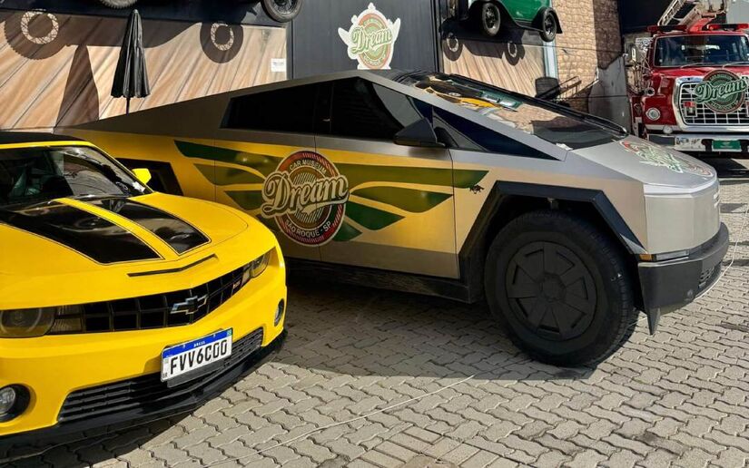 Dirigir carros de luxo como Ferrari, Porsche e Camaro pode ser uma experiência única, no Museu do Carro em São Roque / Divulgação