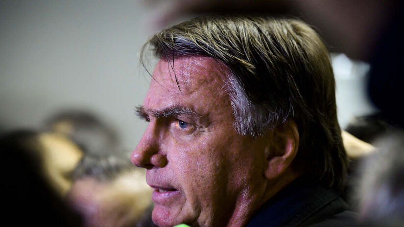 Episódios de contestação e punição reforçaram a imagem de Bolsonaro como símbolo do nacionalismo e da resistência dentro do Exército.
Sua trajetória, do quartel à Presidência, foi marcada por polêmicas e influência sobre a base conservadora do país. (Foto: Lula Marques/AB)