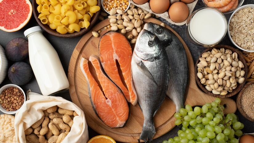 Peixes, vegetais e até mesmo doces podem potencializar o seu cérebro (Foto: Freepik)
