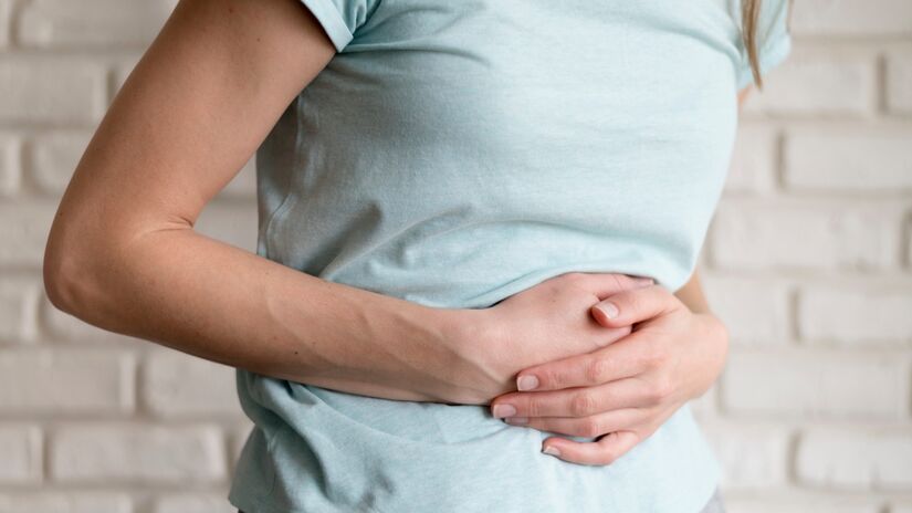A infusão é uma aliada natural no combate à azia, má digestão e inflamações gastrointestinais (Fotos: Freepik)