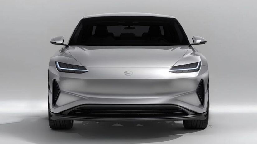 O motor a combustão, um 1.0 turbo flex da fabricante Horse, não traciona as rodas, mas funciona como um gerador de energia para a bateria. 