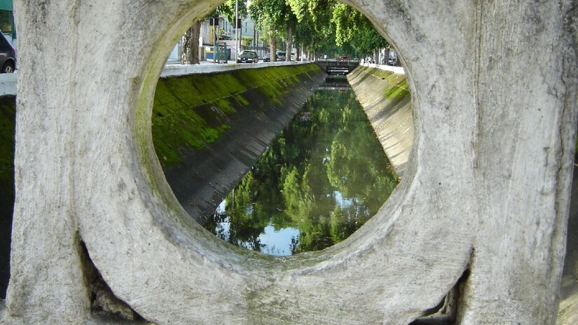 Canais de Santos são exemplo de solução inteligente para as cidades. Imagem: Emilio Pechini/Wikimedia Commons