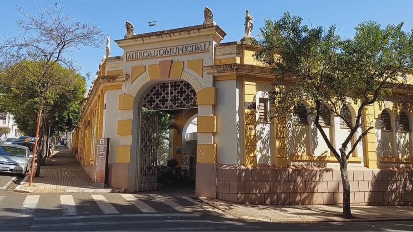 Visitantes de várias regiões buscam na cidade moda e calçados com preços de fábrica (Fotos: Reprodução/Youtube)