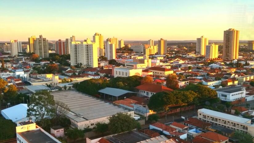 Além da economia, Araraquara de destaca por sua qualidade de vida (Fotos: Reprodução/Youtube)