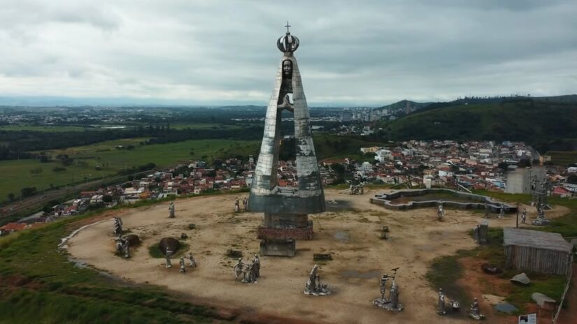 Localizada no Vale do Paraíba, Aparecida fica a menos de 2 horas da capital paulista pela Via Dutra (Fotos: Reprodução/Youtube)