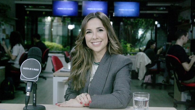 Além da internet, Carina também é autora do livro 'Sou Péssimo em Inglês'/Thiago Neme/Gazeta de S.Paulo