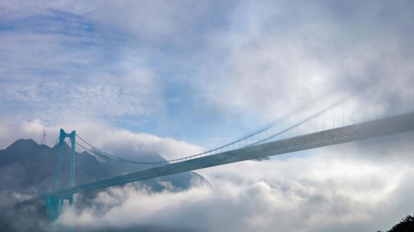 Para efeito de comparação, a Shanghai Tower, um arranha-céu de 632 metros.

/Foto: Xinhua/Ou Dongqu