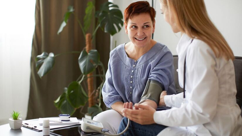Para muitas pessoas, isso implica em adotar medidas de prevenção, como mudanças no estilo de vida, e, em alguns casos, até o uso de medicamentos