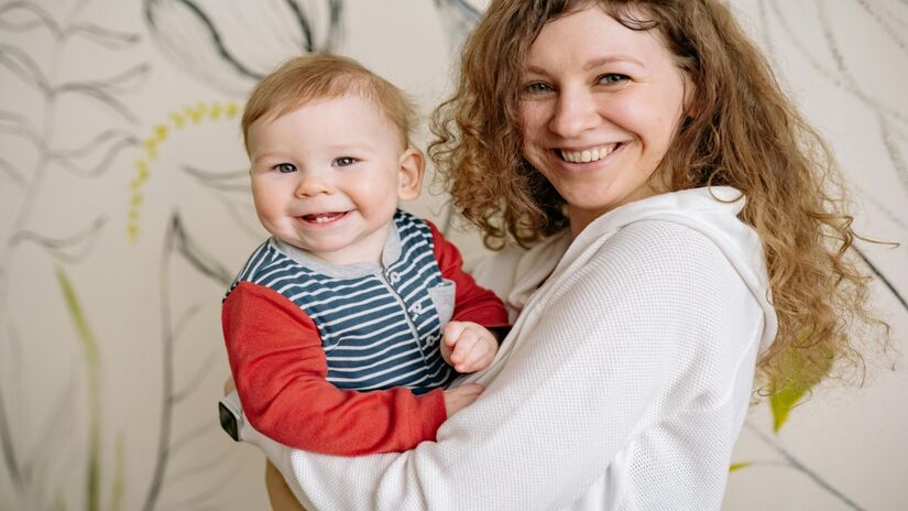 Um ambiente acolhedor e carinhoso é determinante para despertar sorrisos (Foto: Pexels)
