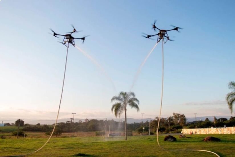 Equipamento suporta até 90 quilos de carga e transporta uma mangueira pressurizada de 30 metros /Divulgação/PMSJC