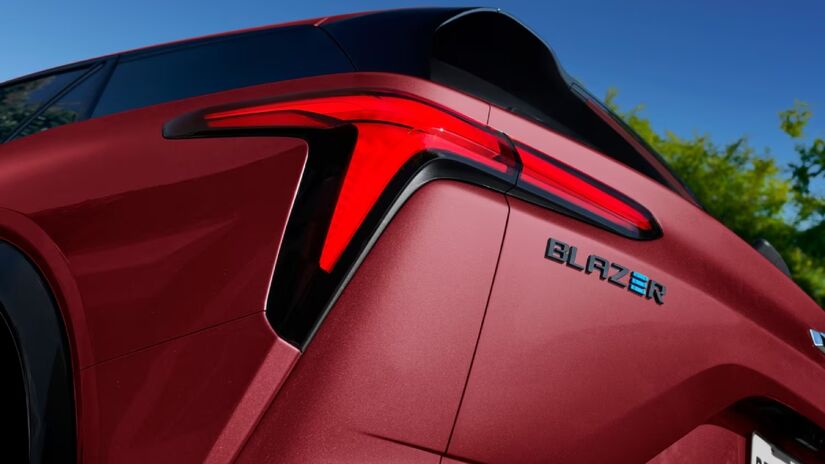 Blazer EV é equipado com baterias de 102 kWh e consegue rodar até 481 km com uma só carga.