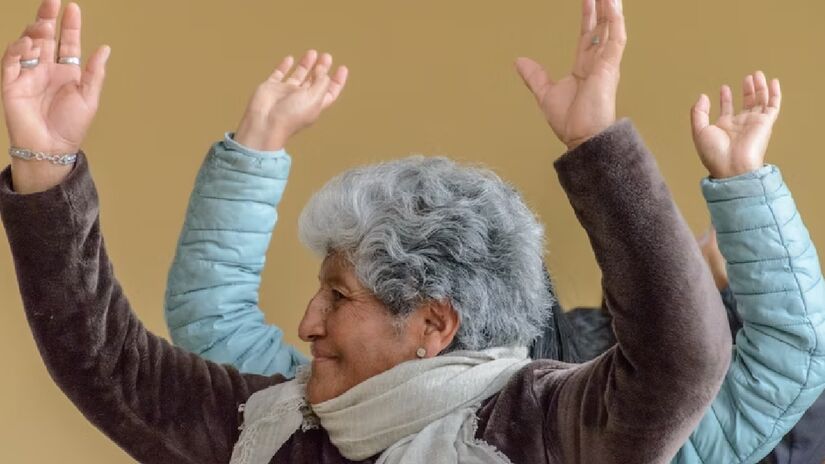 Os especialistas do estudo recomendaram para os idosos atividade como Tai Chi, Aikido e Wing Chun. Segundo eles, estas ações realçam e enfatizam o equilíbrio, a consciência corporal e os movimentos lentos e precisos - (Jhan Castillón/Unsplash)