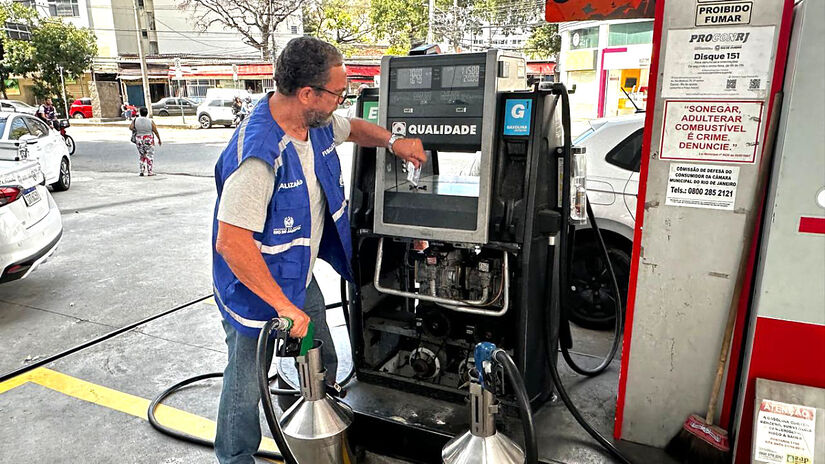 Além das bombas de combustíveis, são objeto de fiscalização dispensers de gás natural veicular (GNV), extintores de incêndio e a oferta de ARLA 32. 