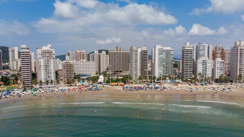 População do Guarujá: 287 mil habitantes.