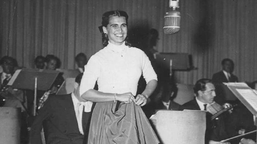 O primeiro show da TV brasileira contava com vários artistas famosos, tais como: Hebe Camargo, Inezita Barroso, Wilma Bentivegna, Lolita Rodrigues - (Senado Federal)