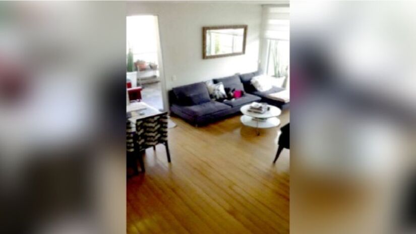 Sala de estar do apartamento | Reprodução/Leilão Eletrônico