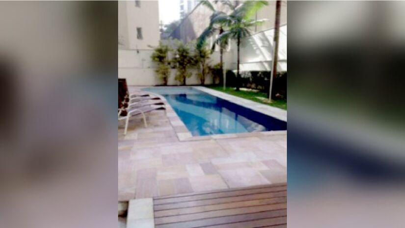 Condomínio tem piscina aberta e coberta | Reprodução/Leilão Eletrônico