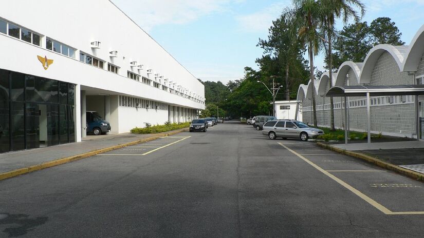 Entre os destaques da cidade está o ITA (Instituto Tecnológico de Aeronáutica), referência internacional na formação de engenheiros.