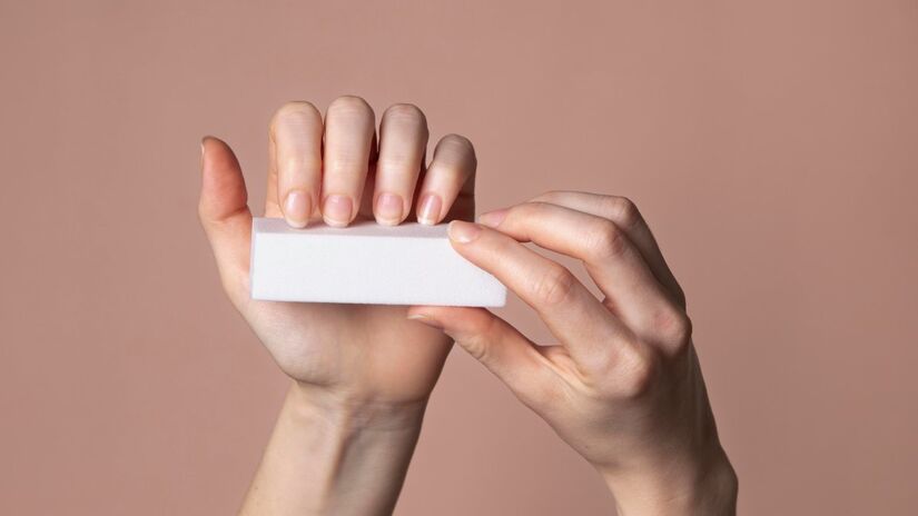 Mais do que estética, cuidar das unhas fortalece a autoestima, melhora o bem-estar e expressa a identidade pessoal (Fotos: Freepik)