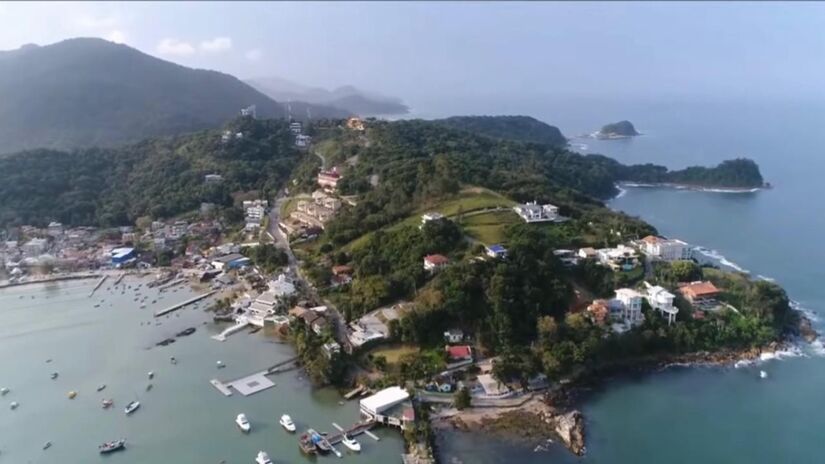 Essa fusão de comodidade urbana com o cenário natural faz dela um lugar único (Fotos: Youtube/Reprodução)