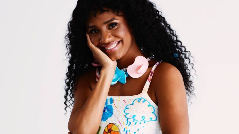 Dani, grávida do primeiro filho, recebe as amigas Júlia, mãe e advogada workaholic; Márcia, mãe de cinco filhos; e Tina, uma mãe separada que tenta equilibrar trabalho, família e divórcio.