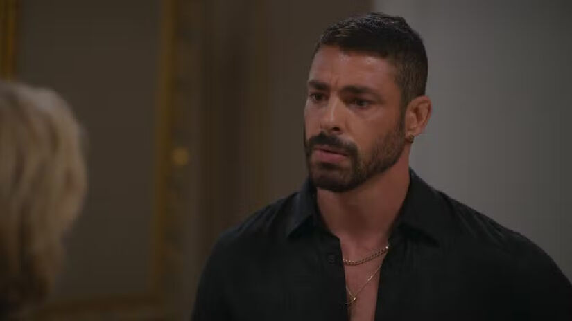 César desconfiará da mulher ao ouvir uma ligação em que ela planeja o atentado contra Marco Aurélio |Reprodução/TV Globo