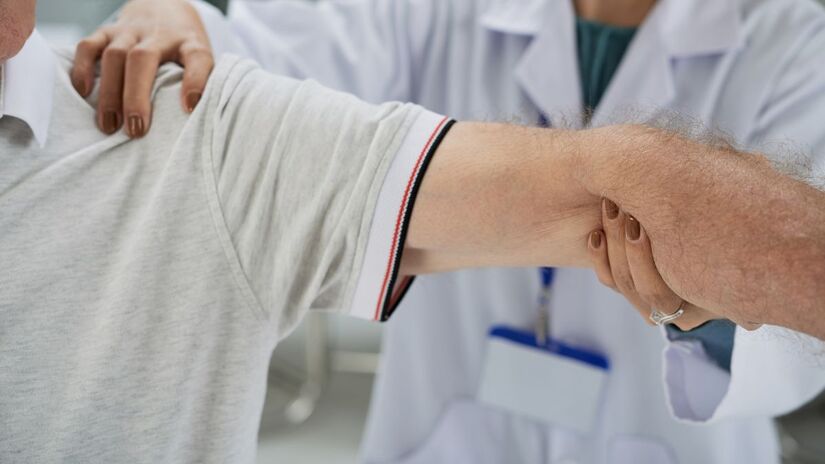 Imagine um cirurgião pegando algo parecido com uma pistola de cola quente para reparar ossos quebrados em minutos (Fotos: Freepik)