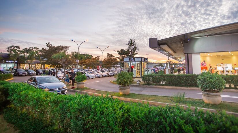 Com 1,6 mil vagas de estacionamento, o shopping funciona diariamente das 9h às 21h/Divulgação