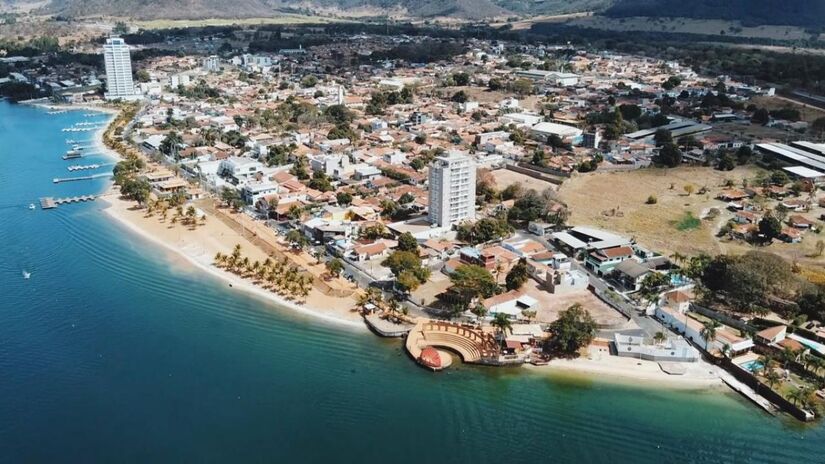 A cidade cresceu acreditando em seu potencial turístico, especialmente após a construção da Usina Hidrelétrica de Jaguara, que formou o lago responsável por transformar a paisagem local