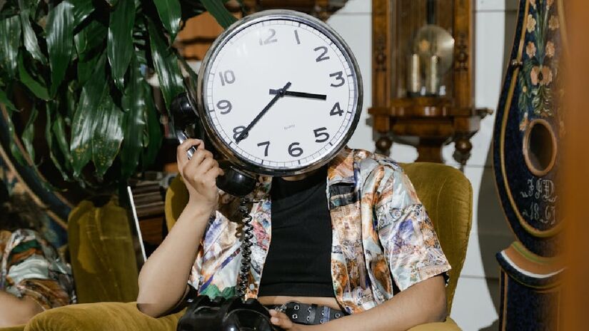 As pessoas que chegam sempre mais cedo ou no horário aos compromissos, se tornam ainda mais intolerantes com as pessoas atrasadas - (Tima Miroshnichenko/Pexels)