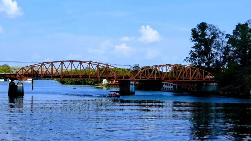 Veja como é limpo o rio de Barra Bonita. Imagem: Gabriel Ferrari Mariano/Wikimedia Commons