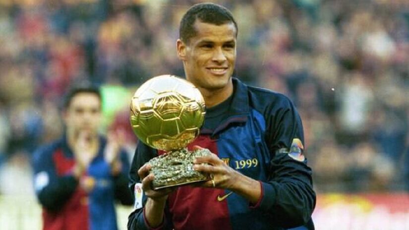 A temporada de 1999 foi a melhor da carreira de Rivaldo, atuando pelo Barcelona. O craque foi campeão da liga espanhola, tendo marcado 24 gols, e, além de conquistar a Copa América, terminou como artilheiro e melhor jogador do torneio - (Divulgação)