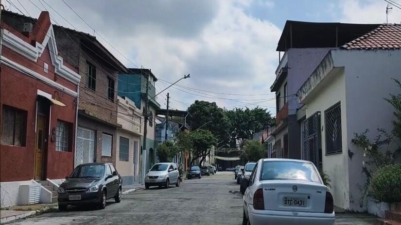 Havia escola, capela, farmácia, ambulatório, coreto, quadra esportiva e espaços de convivência