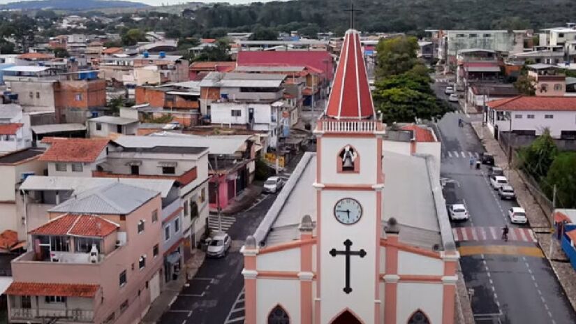 Localizada na região do Campo das Vertentes, a cidade de Santa Cruz de Minas tem a economia local fortemente ligada ao setor de prestação de serviços, o que lhe garante um dos maiores PIBs da microrregião - (Reprodução/YouTube)