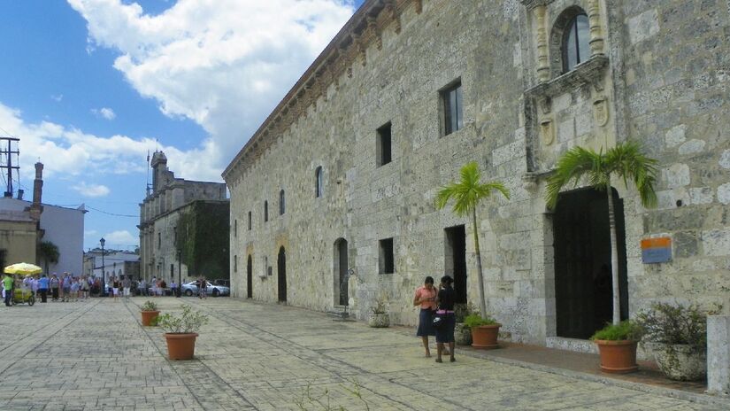 Centro de Santo Domingo ainda guarda seu passado colonial nas paredes. Imagem: Nelson Pérez/Wikimedia Commons