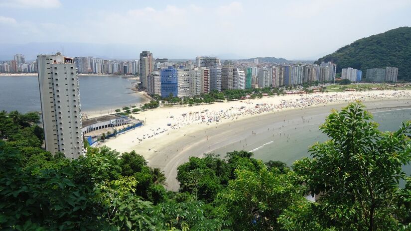 População de São Vicente: 329 mil habitantes. Fotos: Reprodução/Freepik