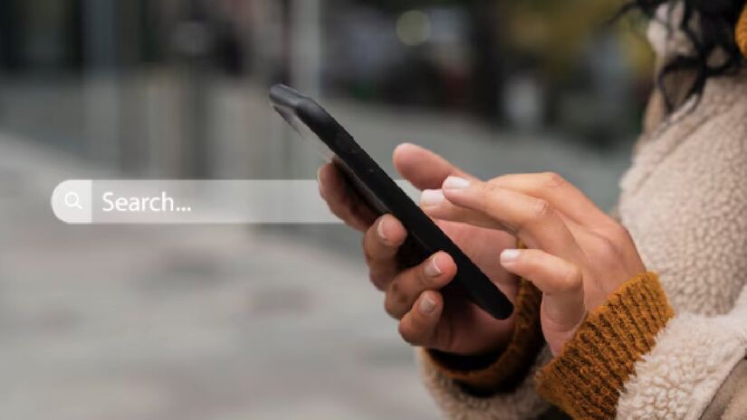 O Google começou a liberar o Modo IA da busca em português no Brasil após quase seis meses da estreia internacional. O recurso combina a busca tradicional com o modelo Gemini 2.5. A novidade promete respostas mais completas, personalizadas e automáticas.