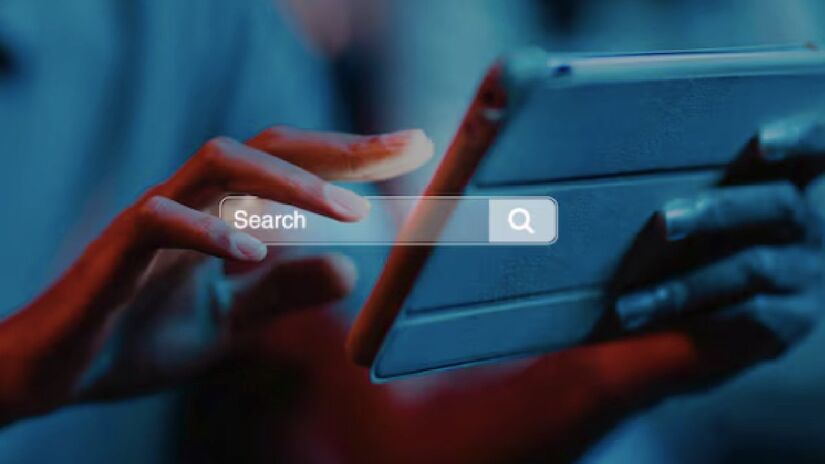 O Google afirma que o sistema conta com verificações extras para reduzir erros e alucinações. Entre as vantagens estão personalização, automação e integração com a base de dados da empresa. O recurso começa a ser liberado nesta semana em desktop e mobile. (Fotos: Freepik)