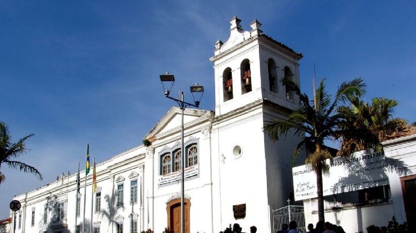 O mosteiro de São Bento é outro destaque notável, que, além de sua deslumbrante arquitetura, oferece uma experiência espiritual tranquila para os visitantes em meio da agitação urbana. Ainda no turismo religioso, a Igreja de Sant'ana também é popular na cidade - (Divulgação/PMS)