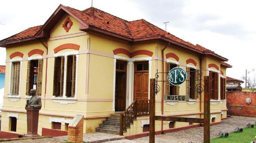 Com o turismo cultural também valorizado, o Museu da Estrada de Ferro Sorocabana preserva a memória das ferrovias essenciais para a economia local no passado - (Divulgação/PMS)