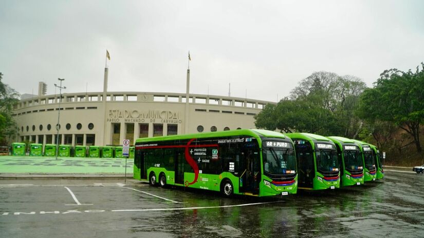 Ônibus elétricos emitem menos ruídos, tornando a viagem dos motoristas e demais trabalhadores mais agradável.