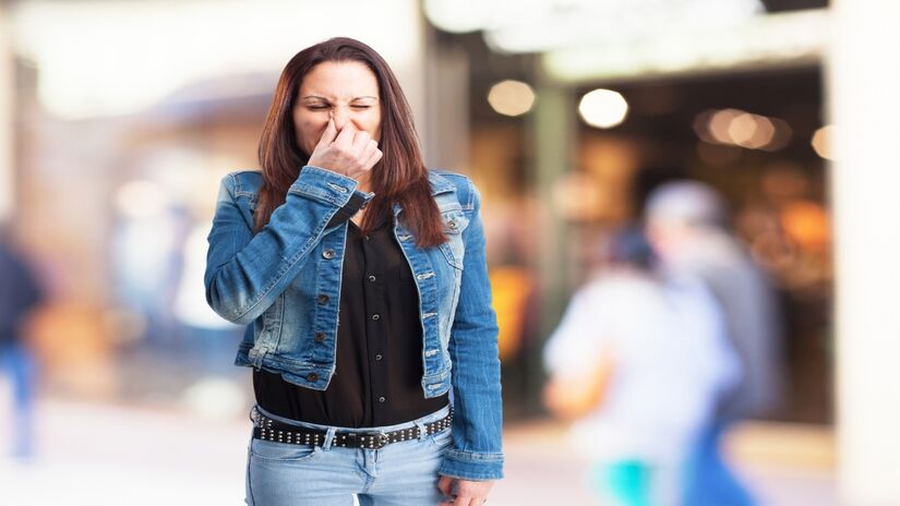 Essa fumaça, ao ser respirada, pode agravar doenças respiratórias, causar alergias e afetar diretamente crianças e idosos (Freepik)