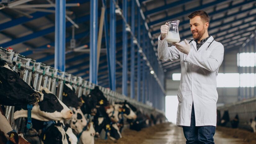 O nome "ultrafiltrado" vem do processo especial de filtragem pressurizada que realiza o trabalho de separar e remover compostos menores, como lactose, minerais, água e algumas vitaminas hidrossolúveis.