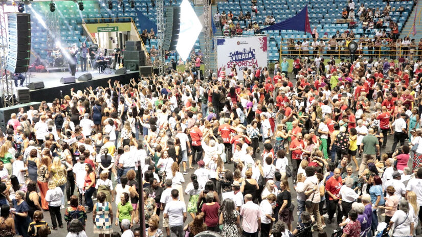 A entrada para o Mega Baile da Virada Esportiva é gratuita. 